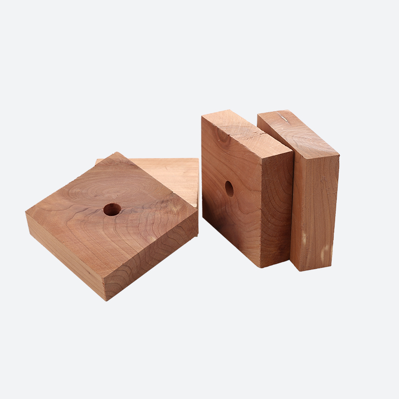 Bloc de bois avec trou au milieu