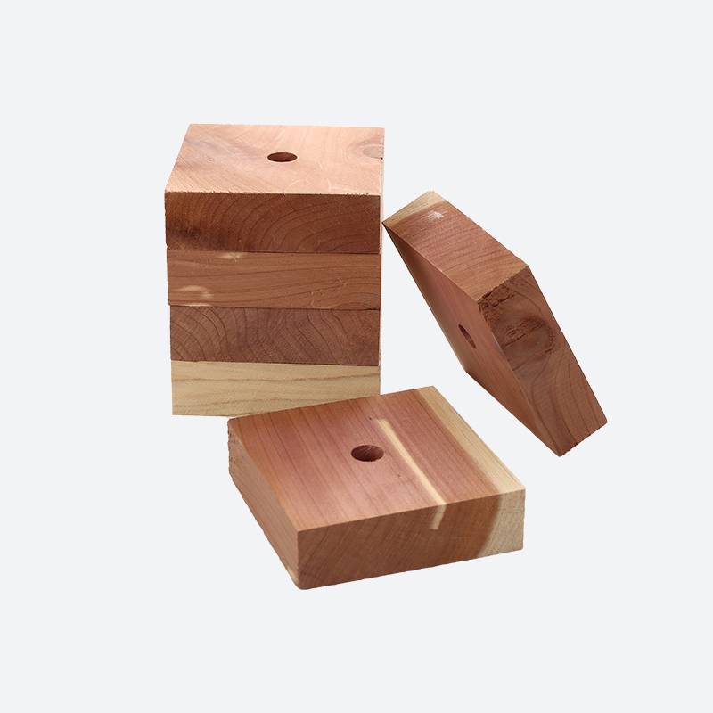 Bloc de bois avec trou au milieu